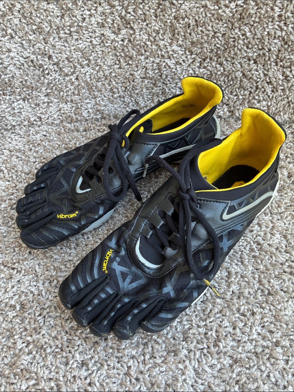 Vibram Women’s Vybrid Sneak Black FiveFinger Lace-Up Shoes size 39